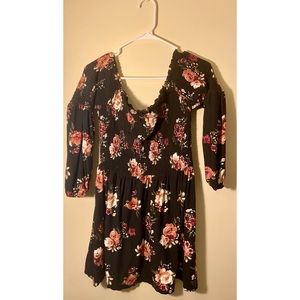 XL off the shoulder long sleeve dress